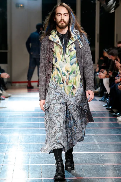 Look 17